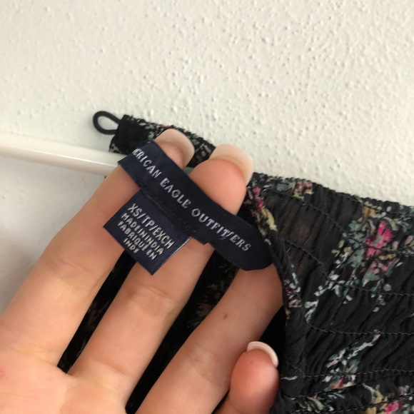 BLACK FLORAL AMERICAN EAGLE TOP - Picture 3 of 3
